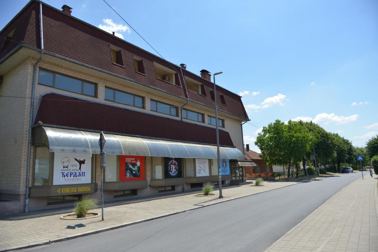 Apartmani Tomic Kladovo Extérieur photo
